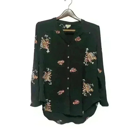 Fig and Flower Black Button up Embroidered Blouse Size Small - Picture 1 of 3